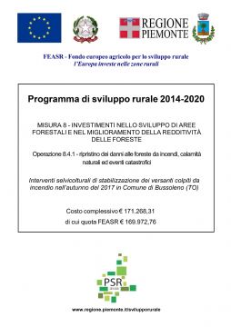 cartello contente le indicazioni del progetto con i vari loghi
