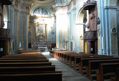 Interno della chiesa di Santa Maria Assunta a Bussoleno