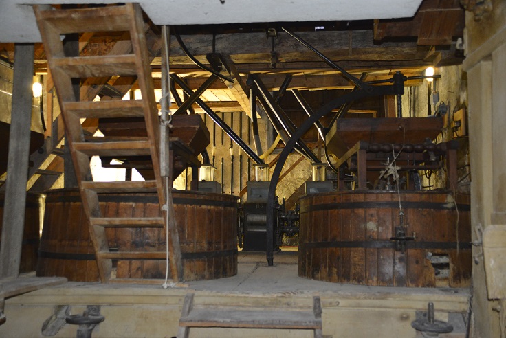 Mulino Varesio, parte del castello in legno dove poggiano le due macine per la produzione della farina