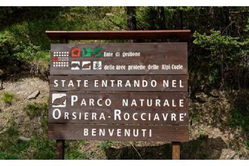 Tabellone in legno all'ingresso del parco